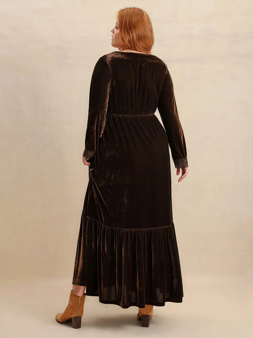 Plus Size Lace Detail V-Neck Long Sleeve Midi Dress - alternate view 3